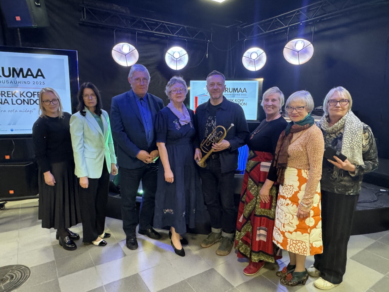 Žürii koos kirjanik Indrek Koffiga.